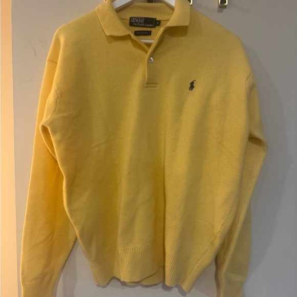 Vintage Ralph Lauren 100% Lambswool Sweater in Soft Yellow - Picture 4 of 5